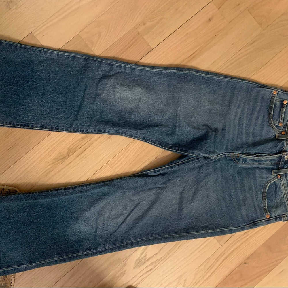Levi’s Wedgie Bootcut- Medium Wash- Petite SZ 28, EUC - Picture 2 of 11